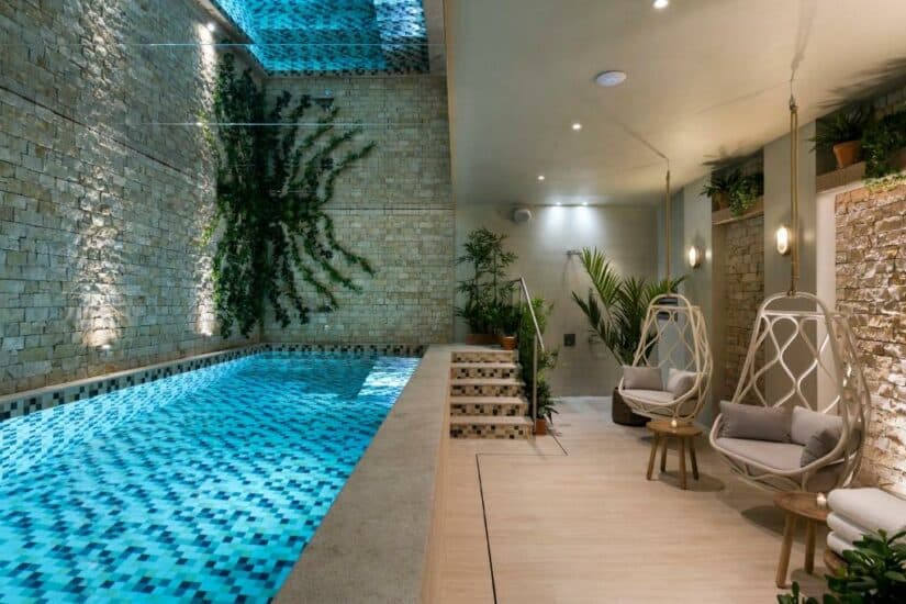 Hotel com piscina coberta em Paris