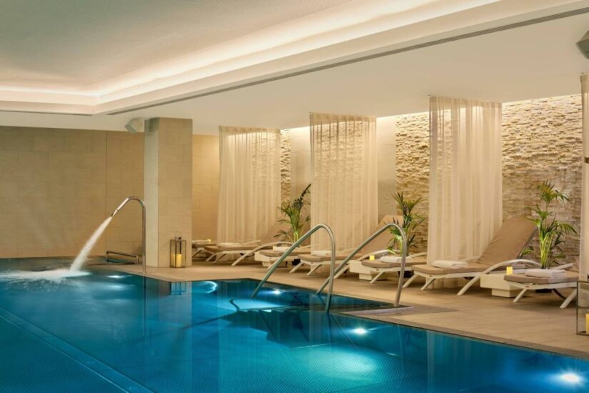 hotel em Viena com piscina 
