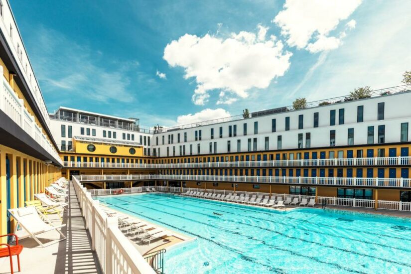 Hotel com piscina grande em Paris