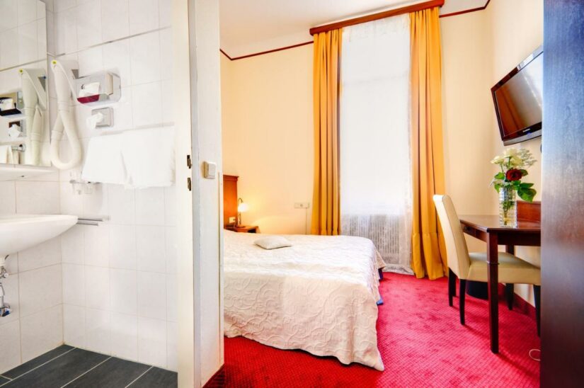 preço da diária dos hotéis perto do Palácio de Schönbrunn 
