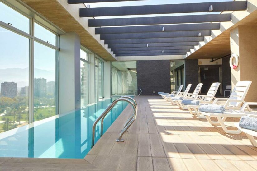 hotel com piscina aquecida em Santiago
