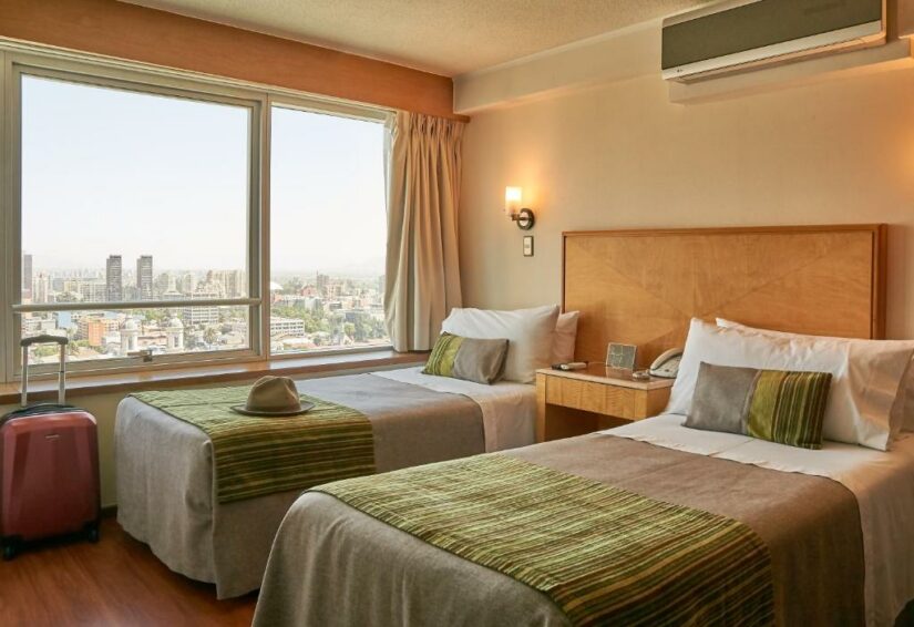 hotel barato em Santiago com nota boa
