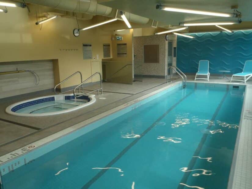 hotel com piscina aquecida em Vancouver
