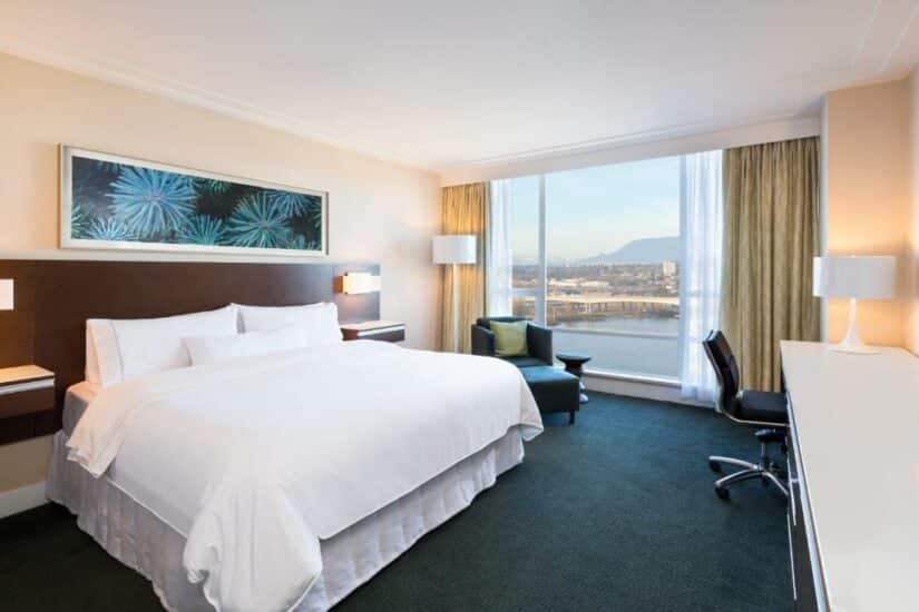 hotel para voos de madrugada em Vancouver
