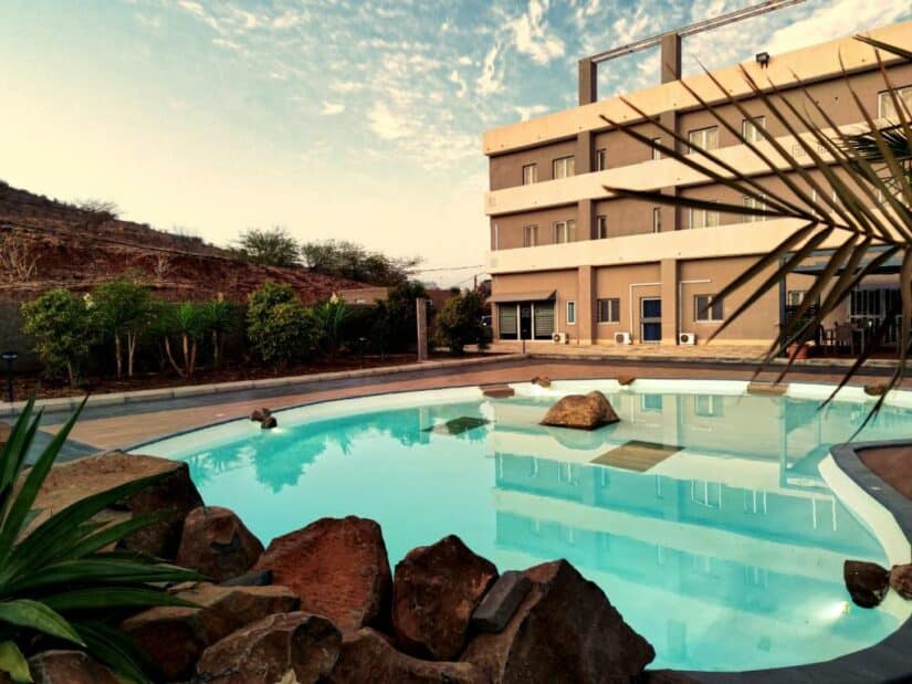 hotéis com piscina em Praia
