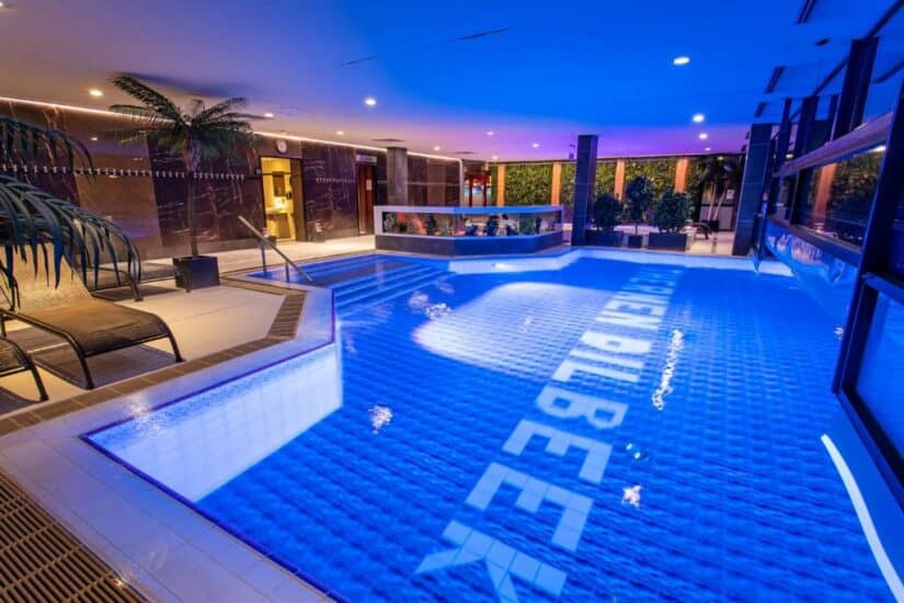 Hotel com piscina em Bruxelas