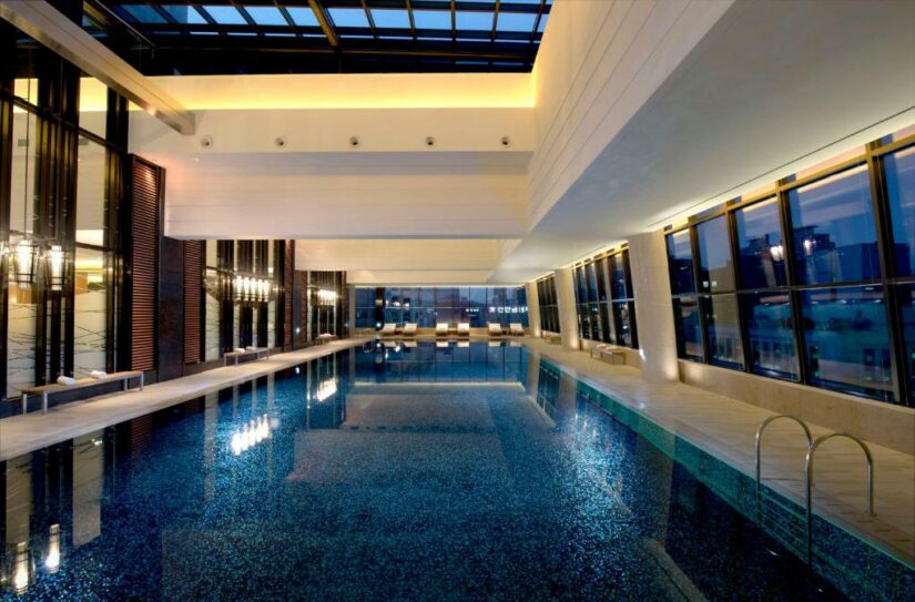 Qual melhor bairro em Seul com hotel com piscina