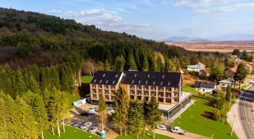 hotel a poucos metros dos Lagos Plitvice na Croácia
