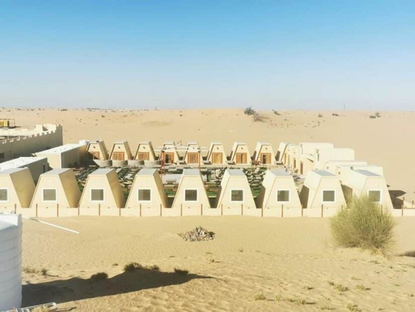 hotel bom e barato no deserto em Dubai