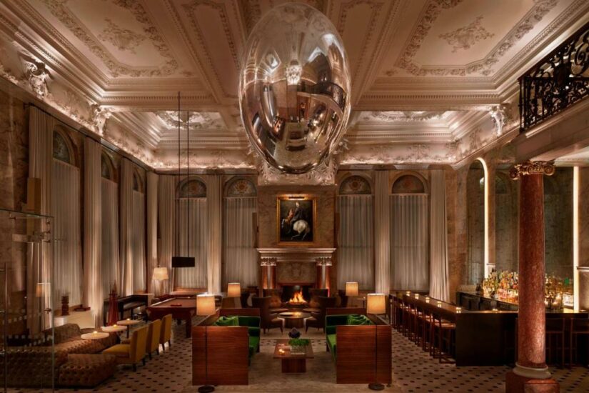 hotel com decoração luxuosa em Londres
