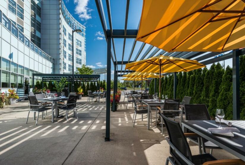 Hotel perto do aeroporto com sauna em Montreal