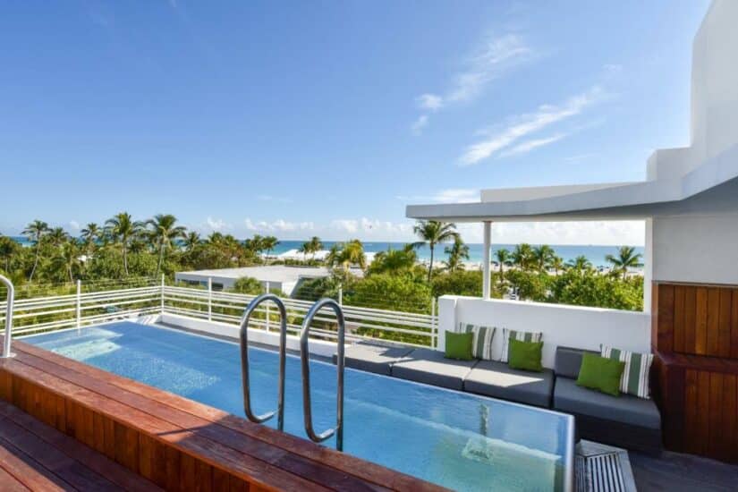 Hotel com piscina com vista em Miami