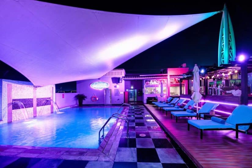 hotel com piscina coberta em Dubai
