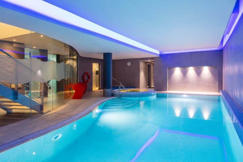 Hotel com piscina em Edimburgo barato