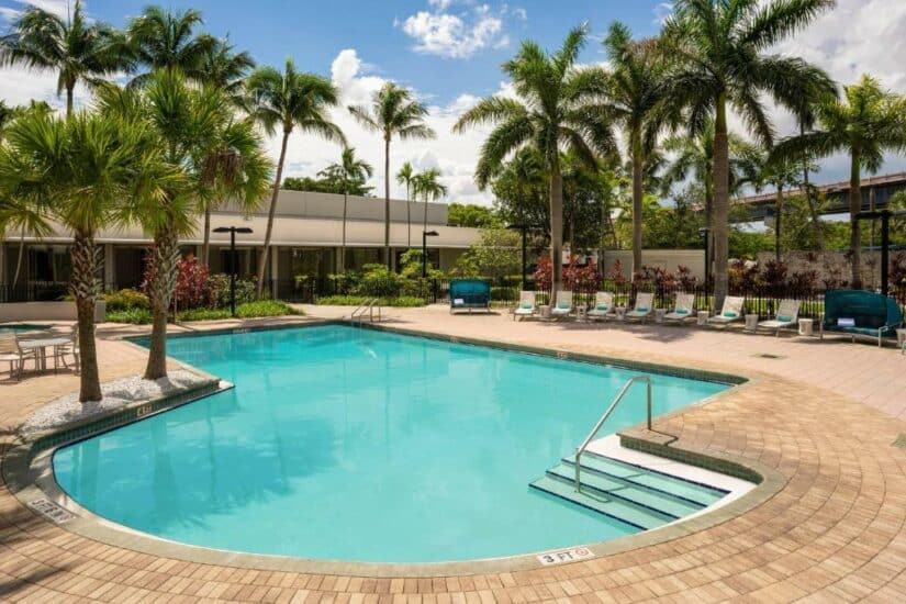 Hotel com piscina para conexão em Miami
