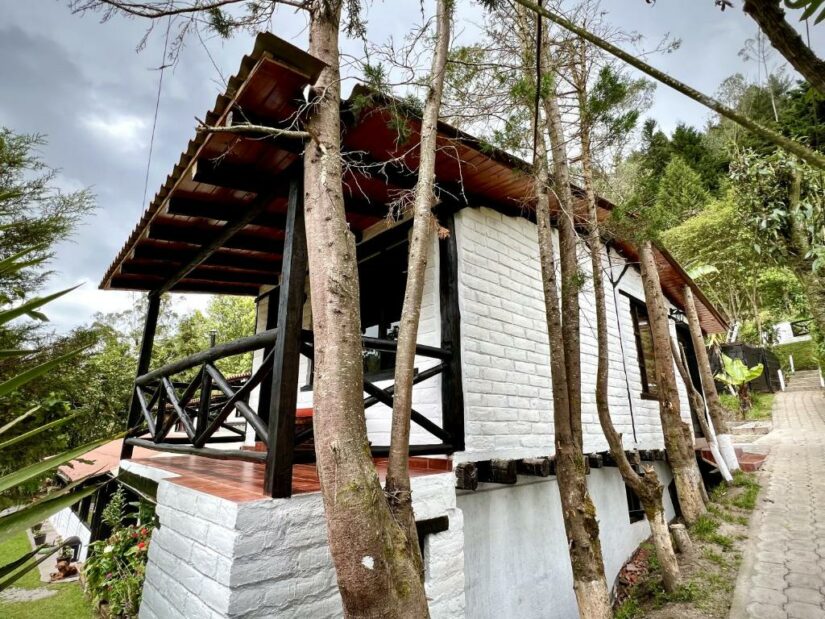 Hotel bom e barato na floresta no Equador