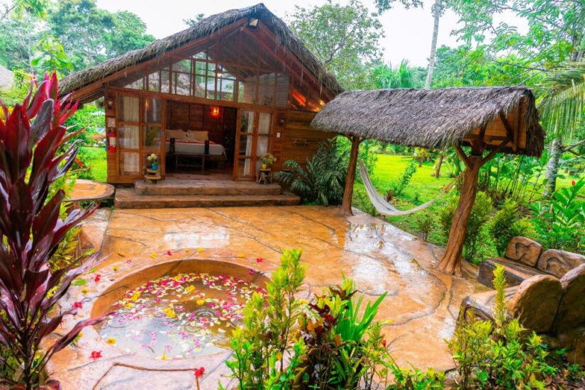 Hotel romântico no meio da floresta no Equador