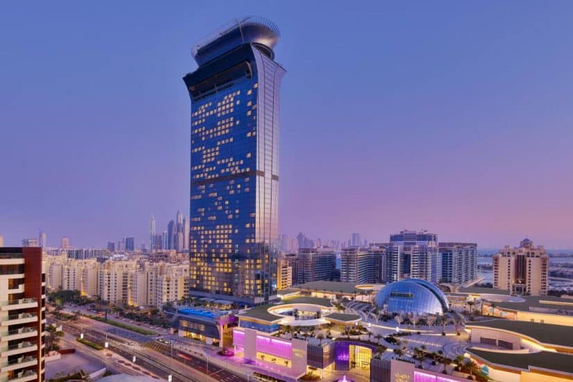 hotel que atende em português em Dubai
