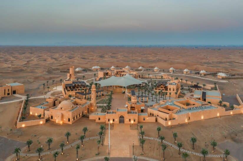 hotel no deserto em Dubai
