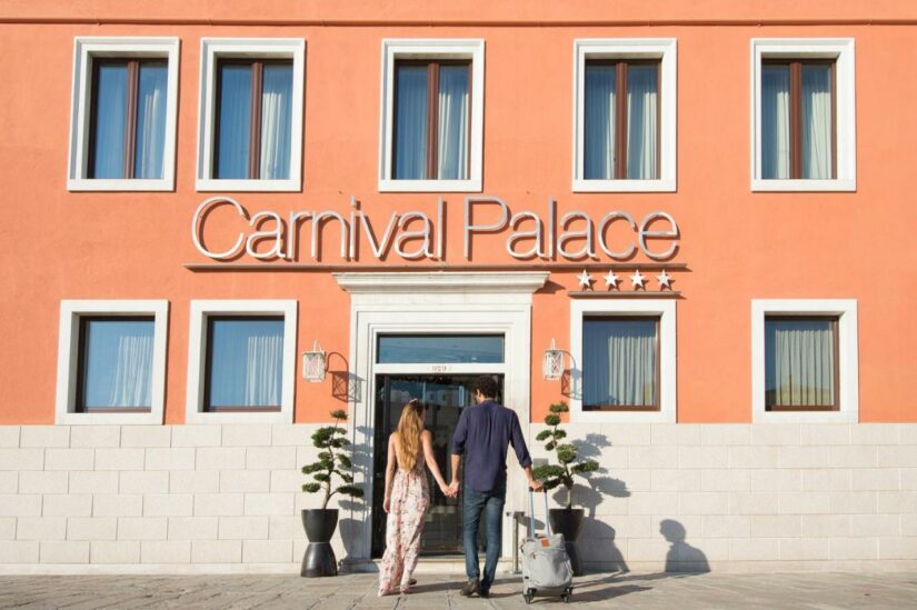 hotel com decoração romântica em Veneza
