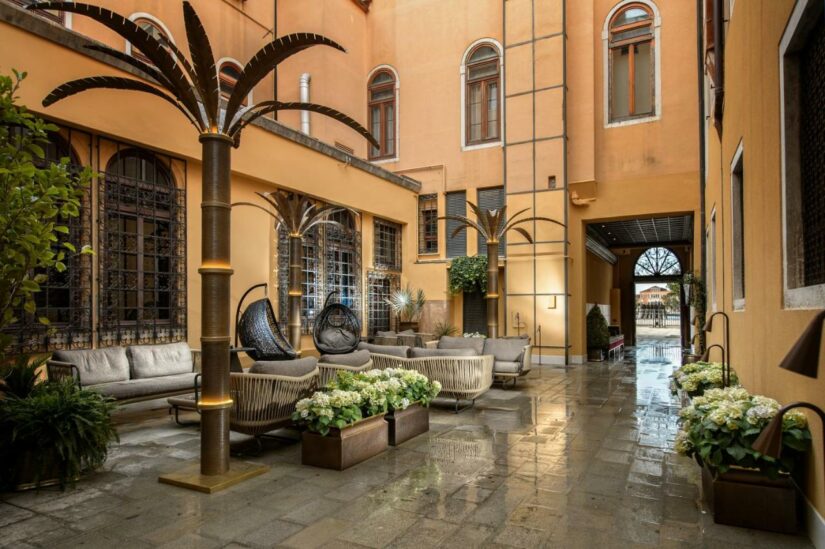 hotel com decoração luxuosa em Veneza
