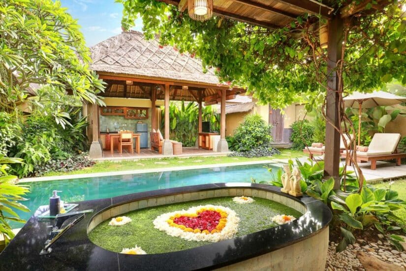 hotel 5 estrelas com piscina em Bali 
