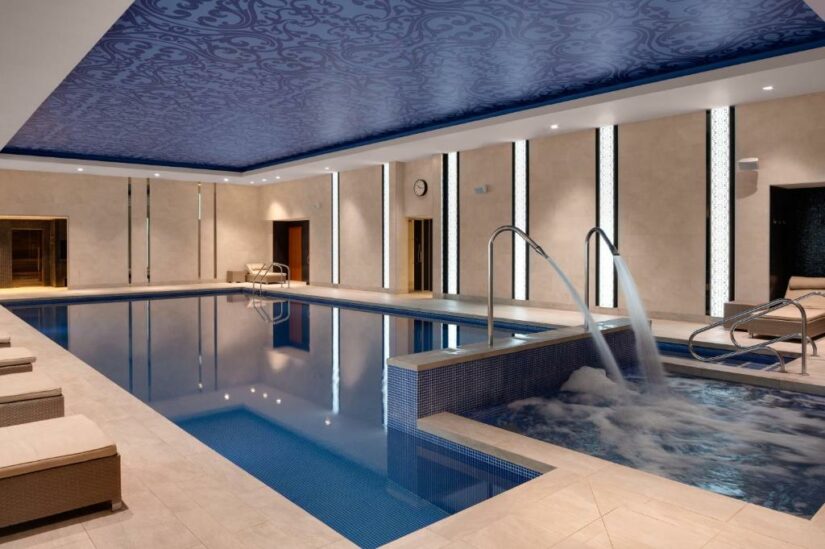 Hotel com piscina e hidro em Londres