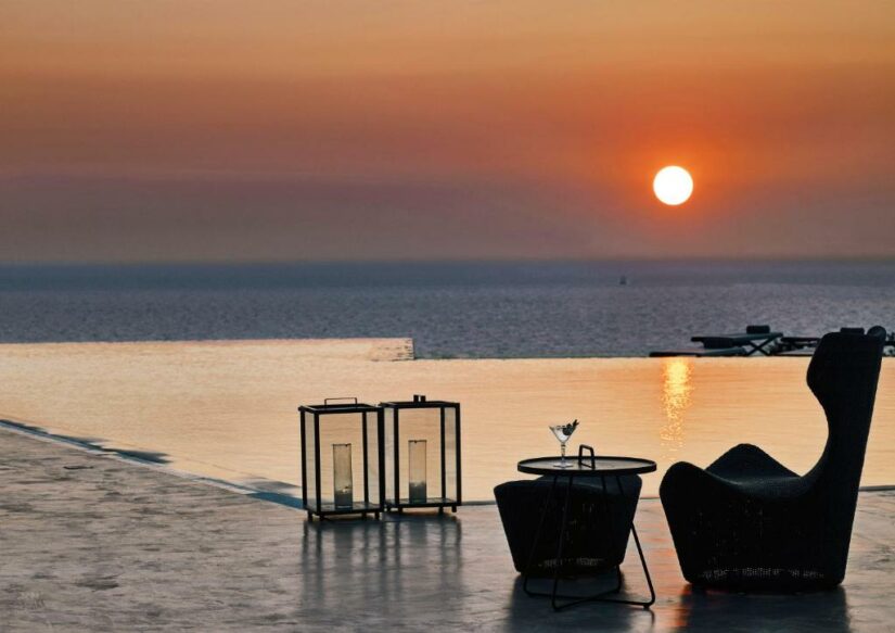 hoteis em oía em santorini perto da caldeira