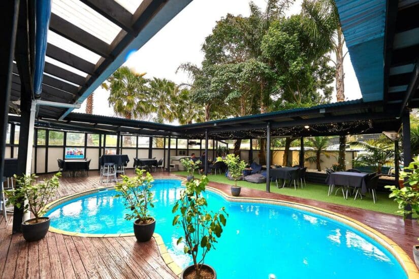 Hotel barato em Auckland com piscina ao ar livre