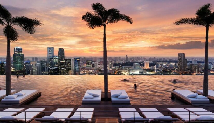 Melhor hotel com piscina de borda infinita em Singapura 

