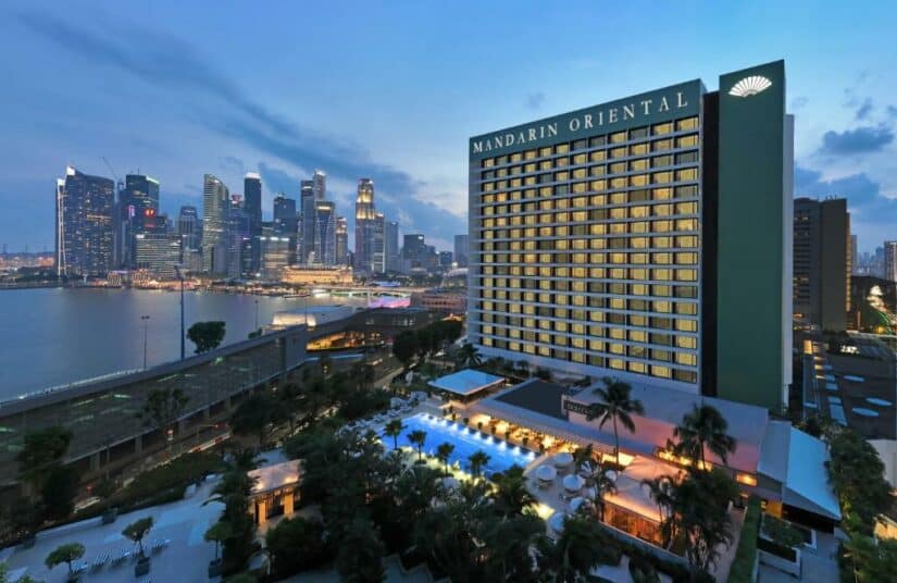 Hotel na Marina Bay beira mar