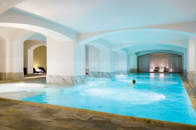 hotel com spa e piscina em Praga

