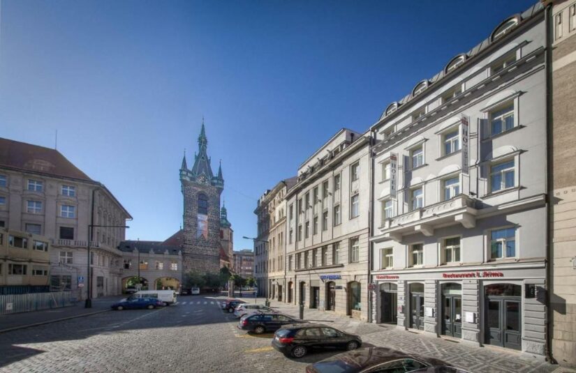 hotel perto metrô em Praga
