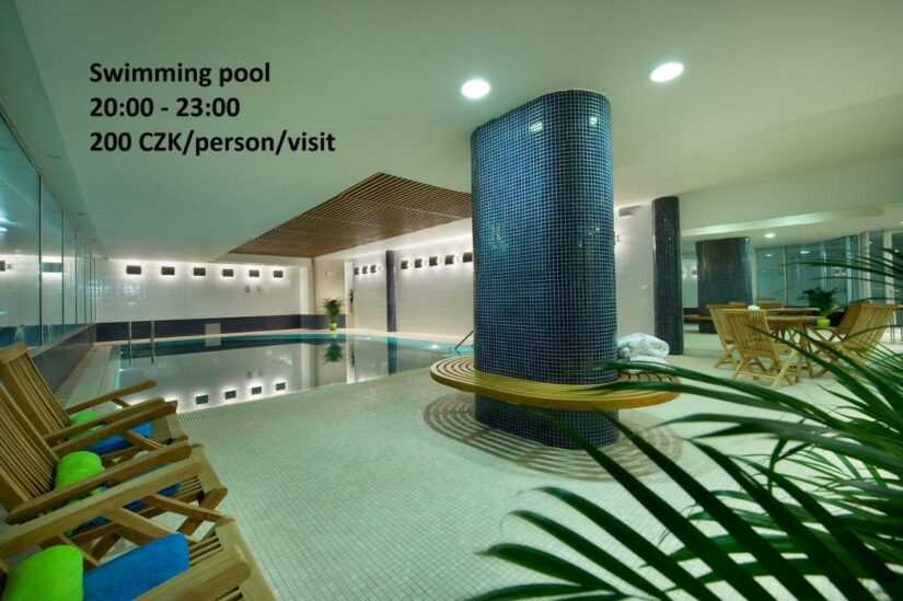 hotel com piscina aquecida em Praga
