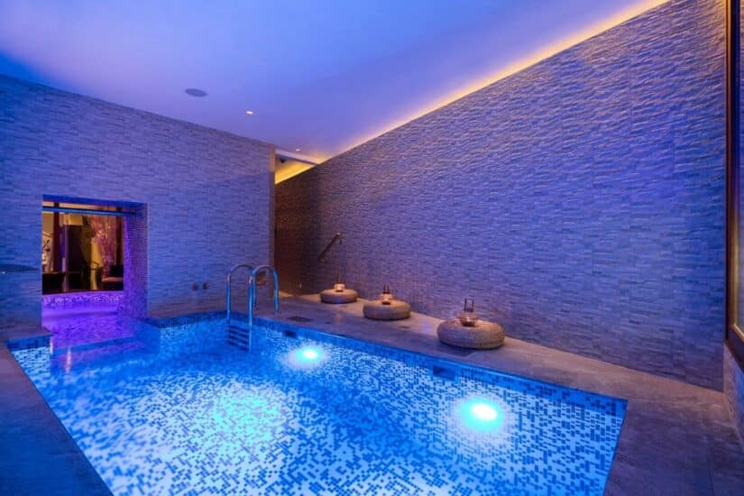 hotéis em Praga com piscina
