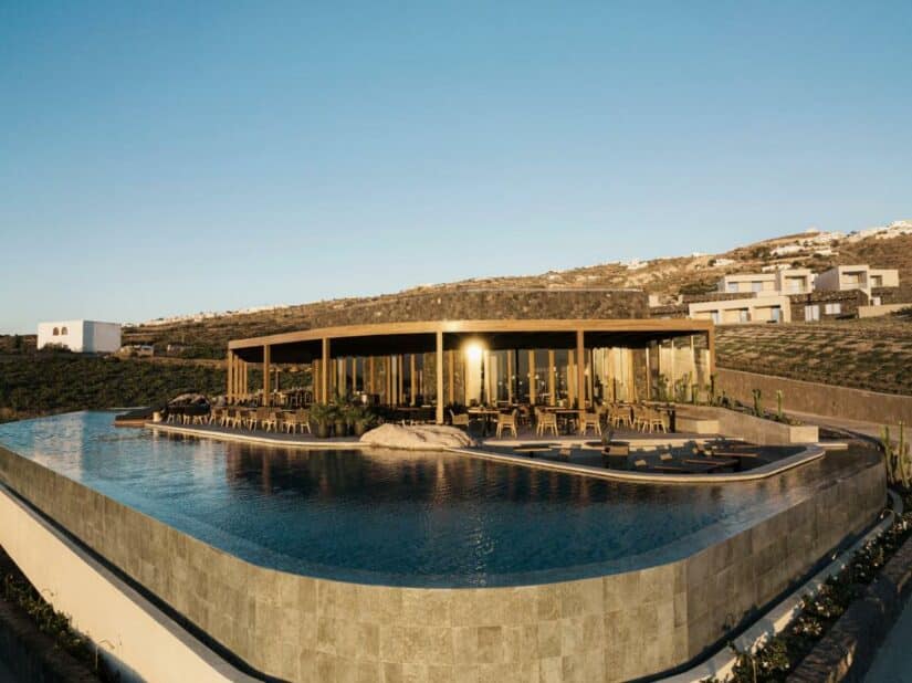 Resorts à beira-mar em Santorini

