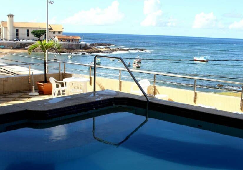 hotel em Salvador à beira-mar
