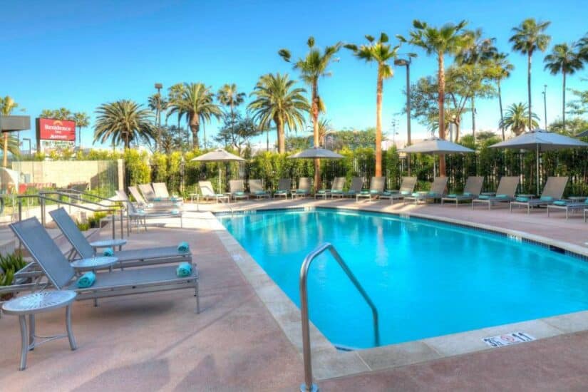 Hotel estrelado com piscina em Los Angeles