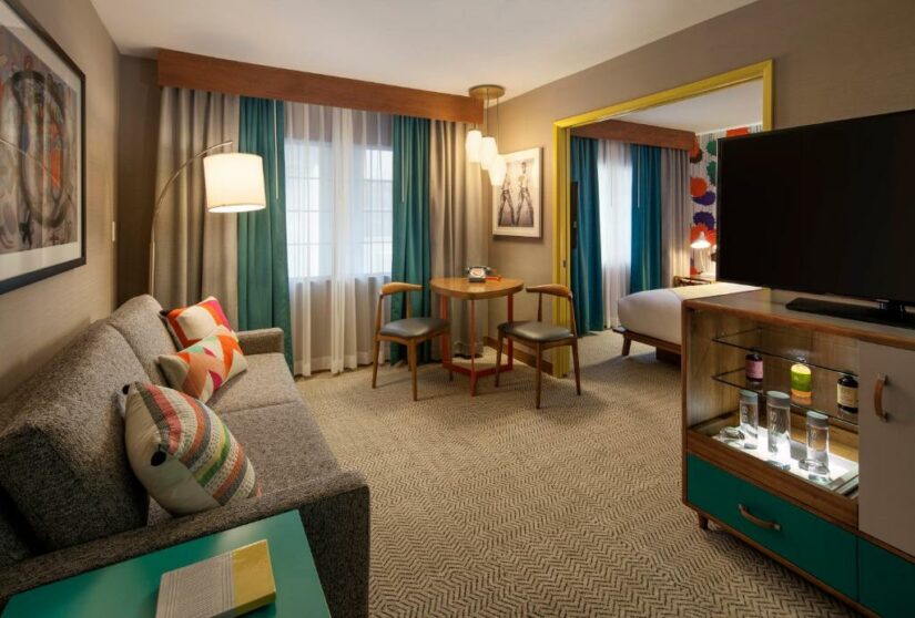 Hotel 3 estrelas em Los Angeles com sala de estar no quarto