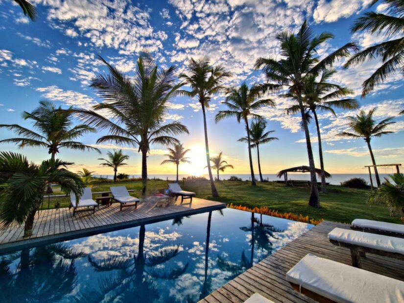 Hotéis de luxo e beira-mar na Bahia