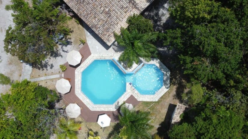 Hotéis luxuosos com piscina na Bahia