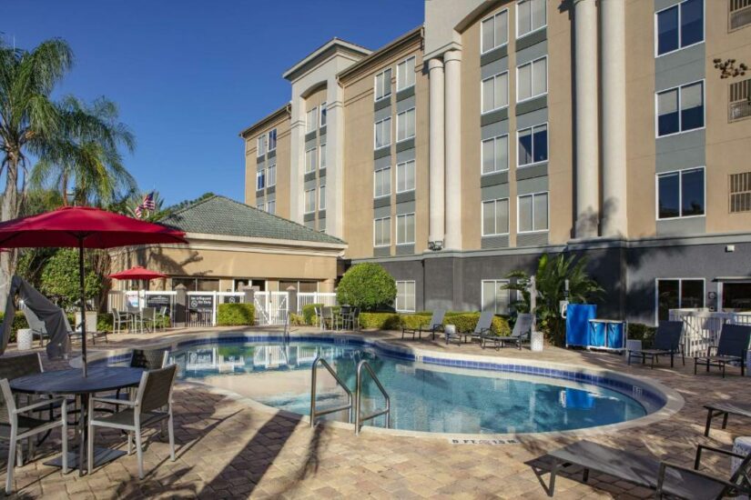 hotel com piscina coberta em Orlando