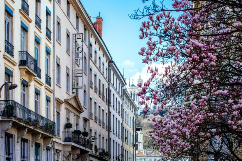 hotel barato em Lyon perto do metrô
