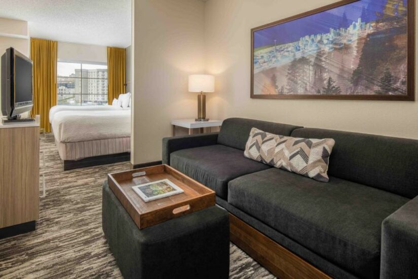 Qual melhor hotel barato em Seattle?
