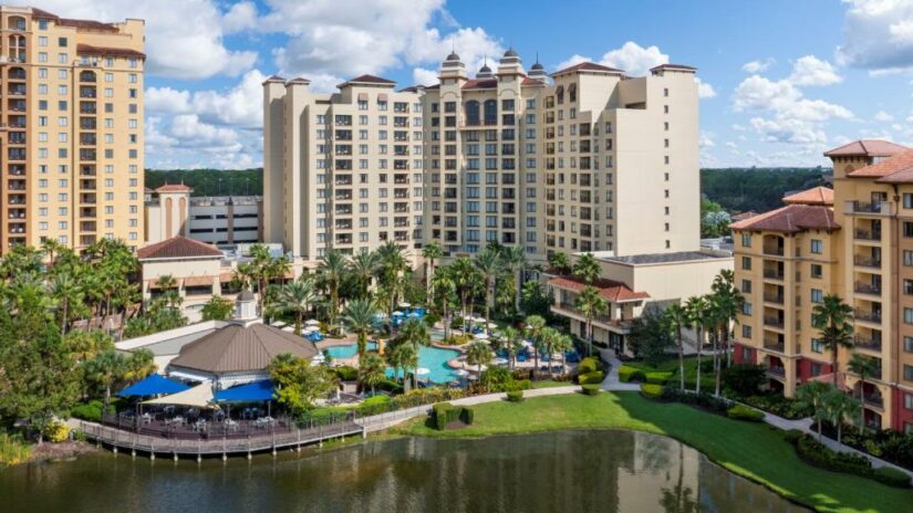 hotel com deslocamento fácil para os parques em Orlando