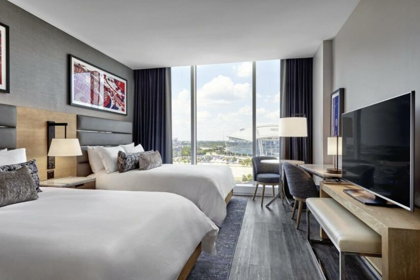 hotel com vista para o AT&T Stadium
