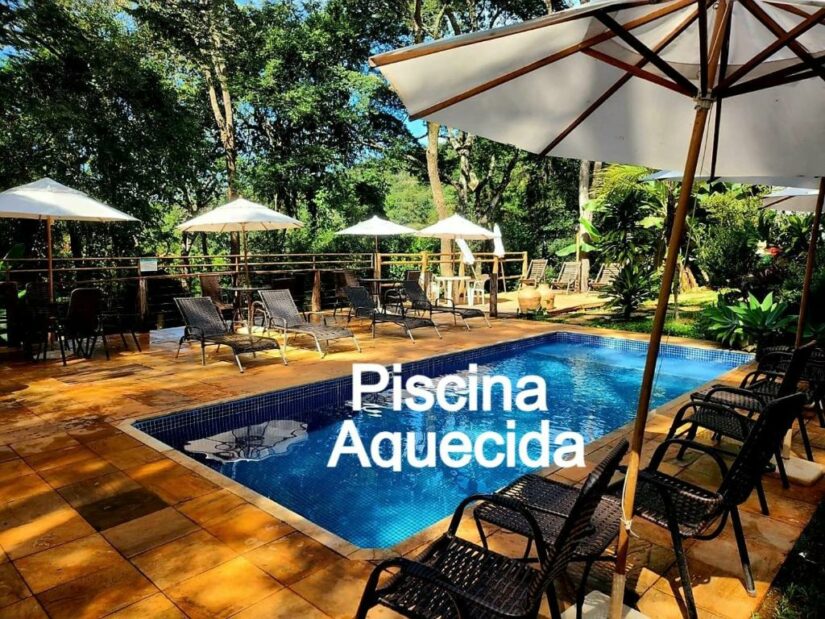 Piscina aquecida em Macacos