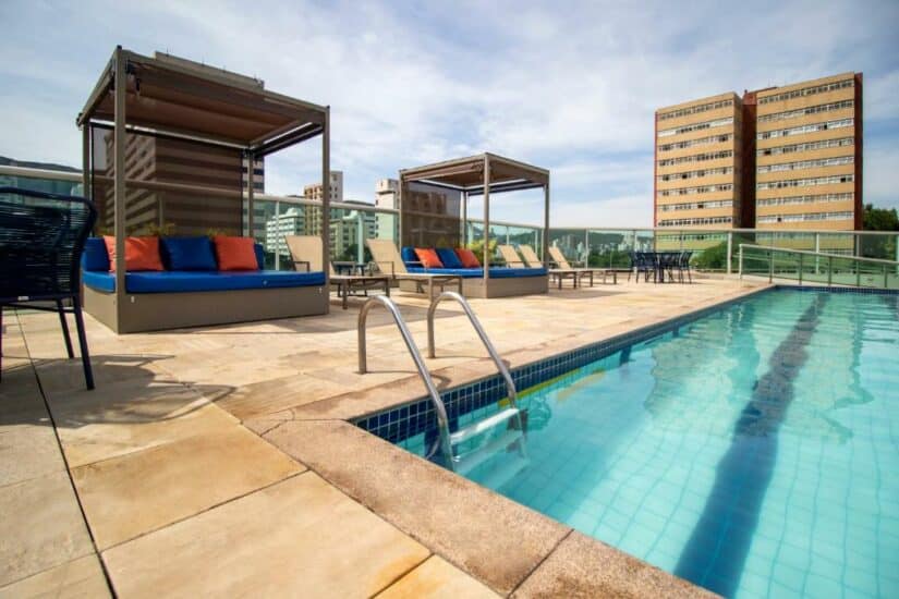 hotel em Belo Horizonte com piscina 
