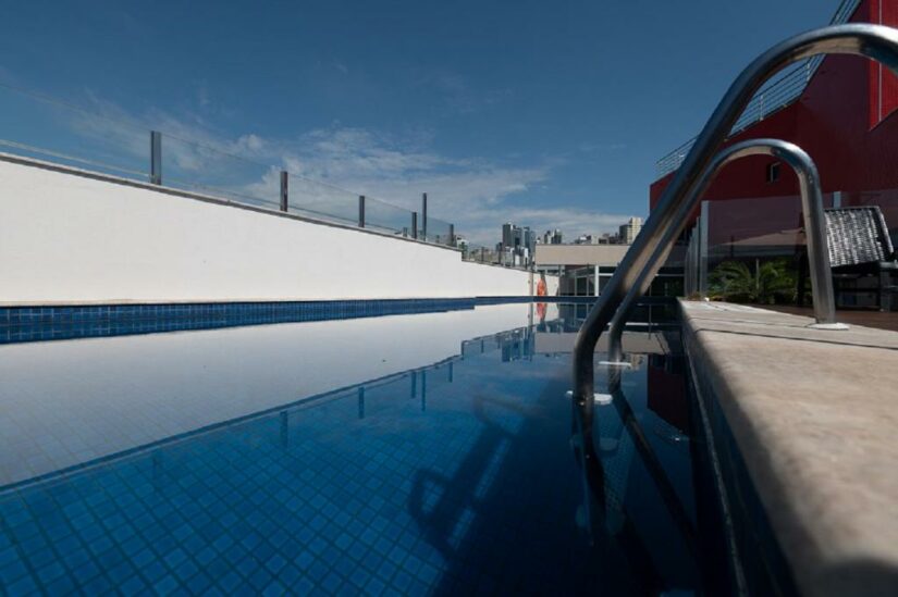 hotel com piscina grande em Belo Horizonte
