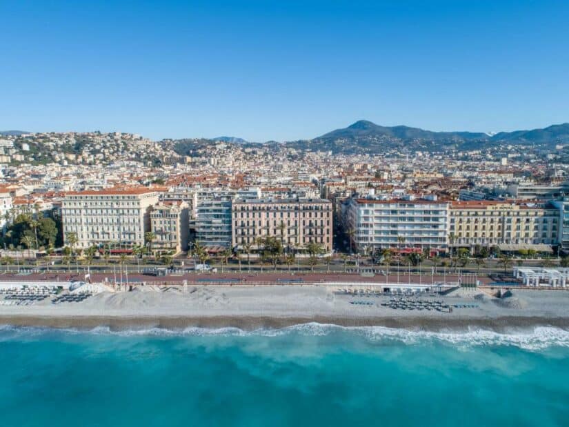 Hospedagem pé na areia em Nice
